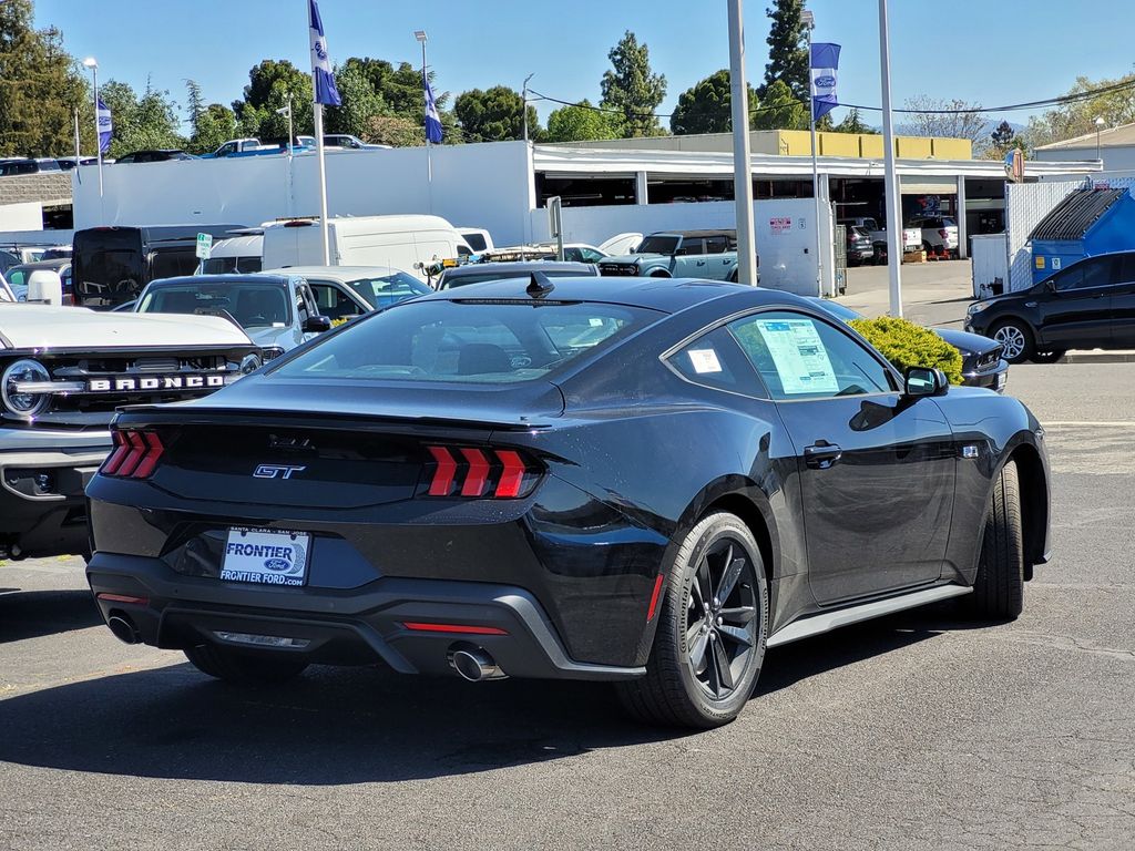 2025 Ford Mustang GT photo 4