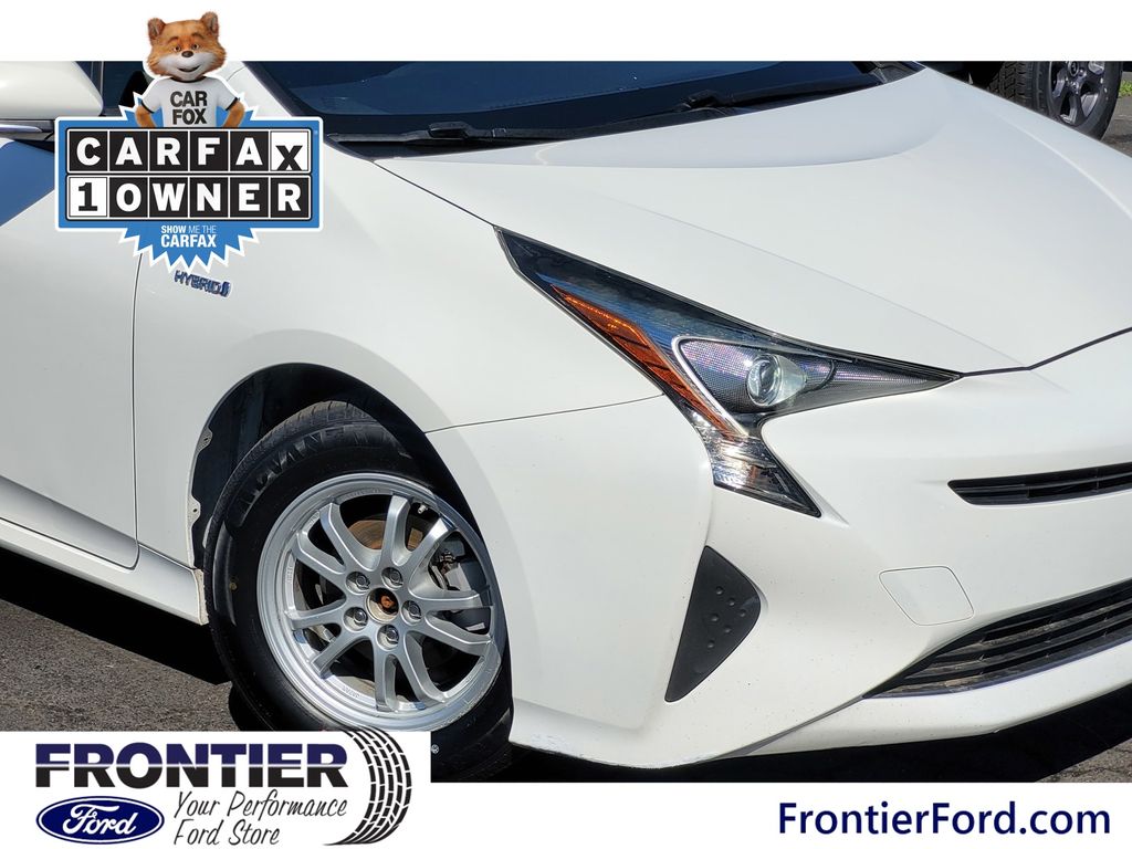 2017 Toyota Prius One Two photo 4