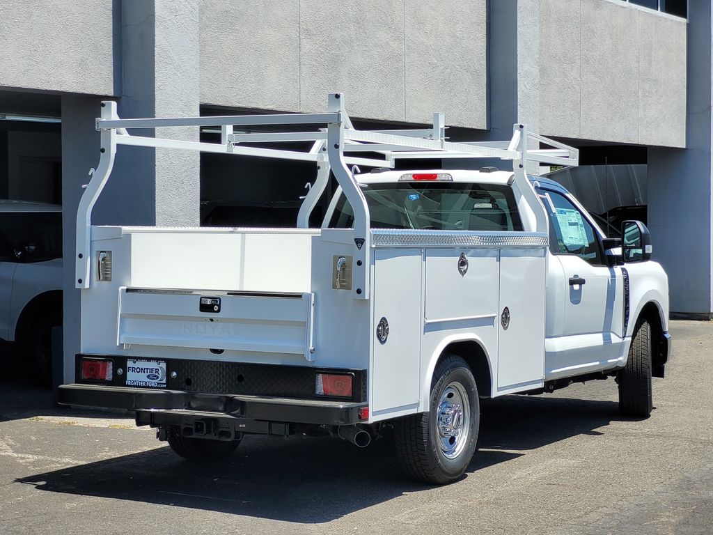 2025 Ford F-250 XL photo 4