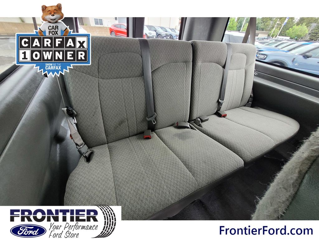 2024 Chevrolet Express Passenger LT - Photo 27
