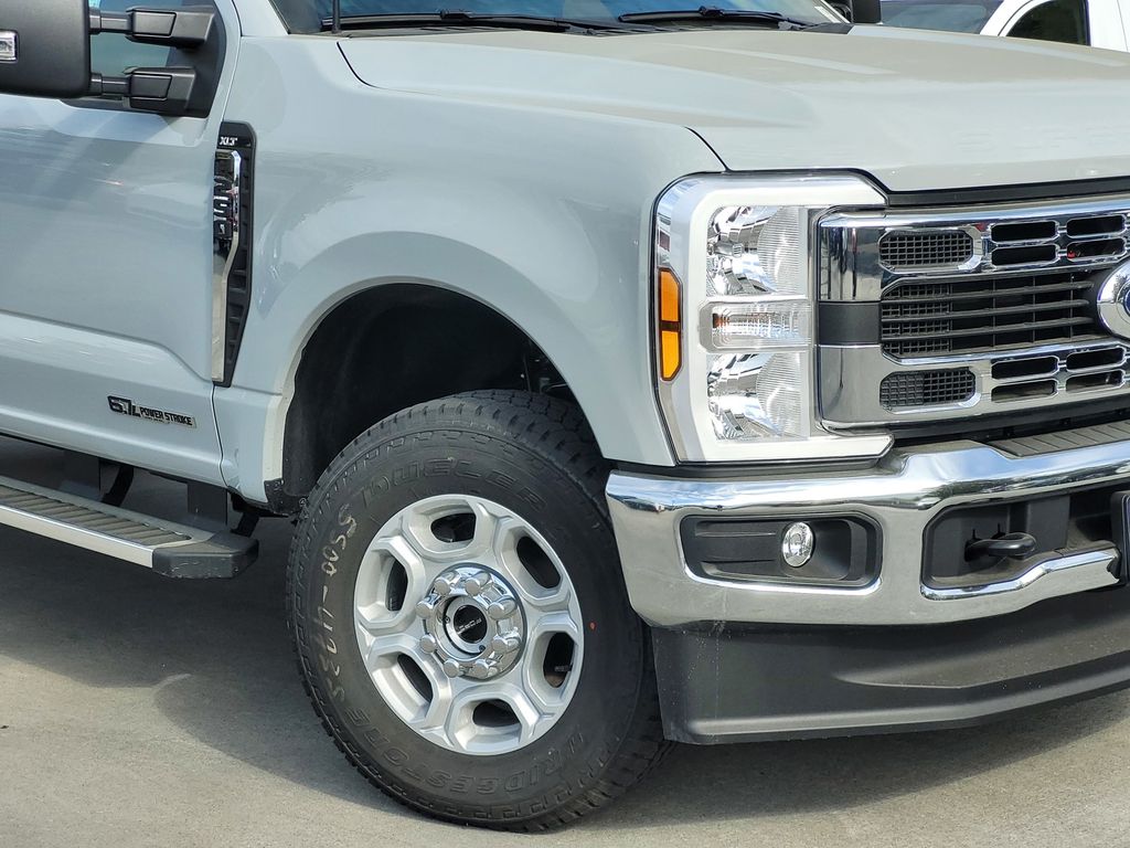 2025 Ford F-250 photo 3