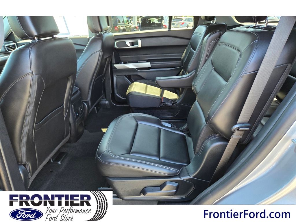 2024 Ford Explorer XLT photo 6