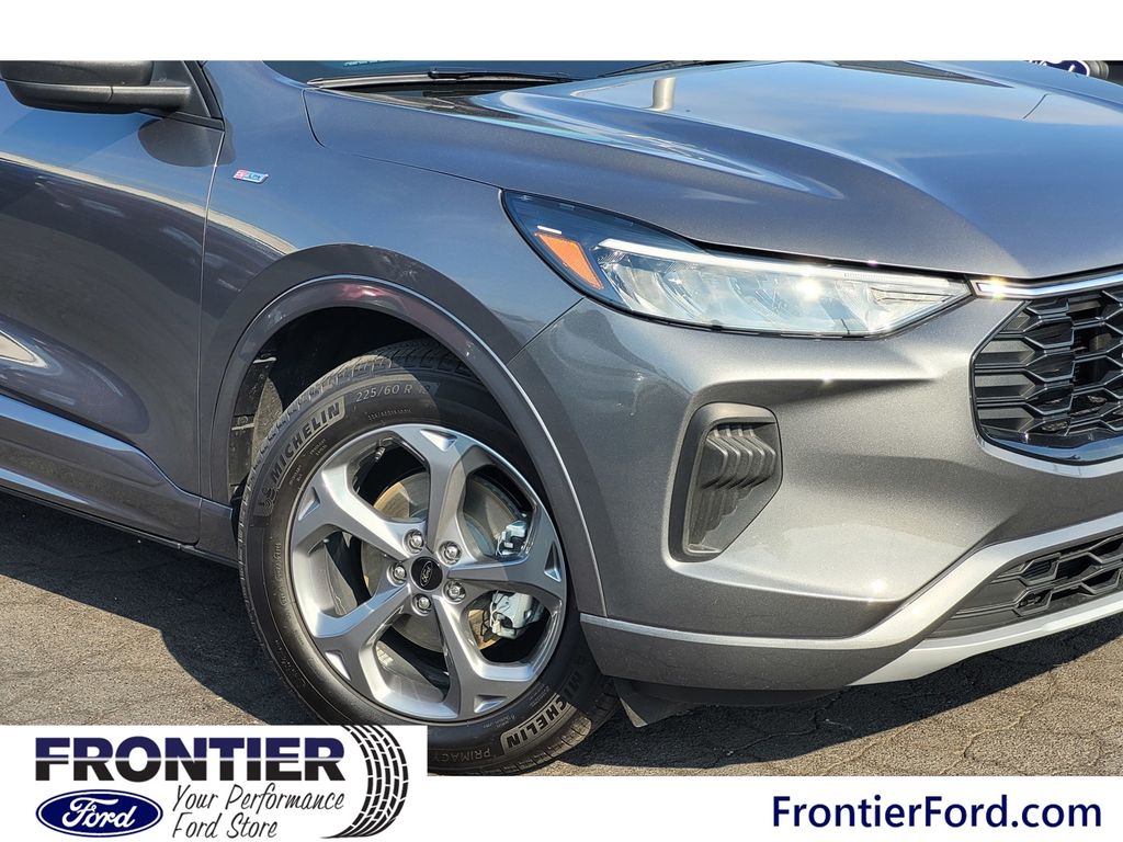 2024 Ford Escape ST-Line photo 2