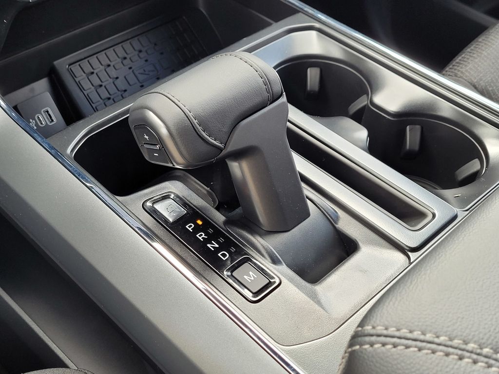 2025 Ford F-150 XLT - Photo 25
