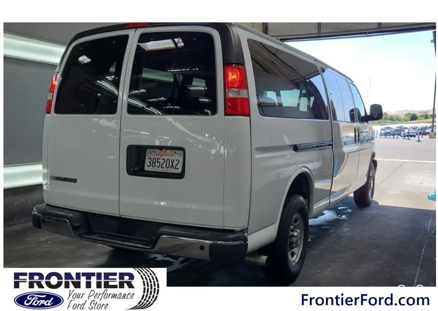 2024 Chevrolet Express 3500 LT photo 4