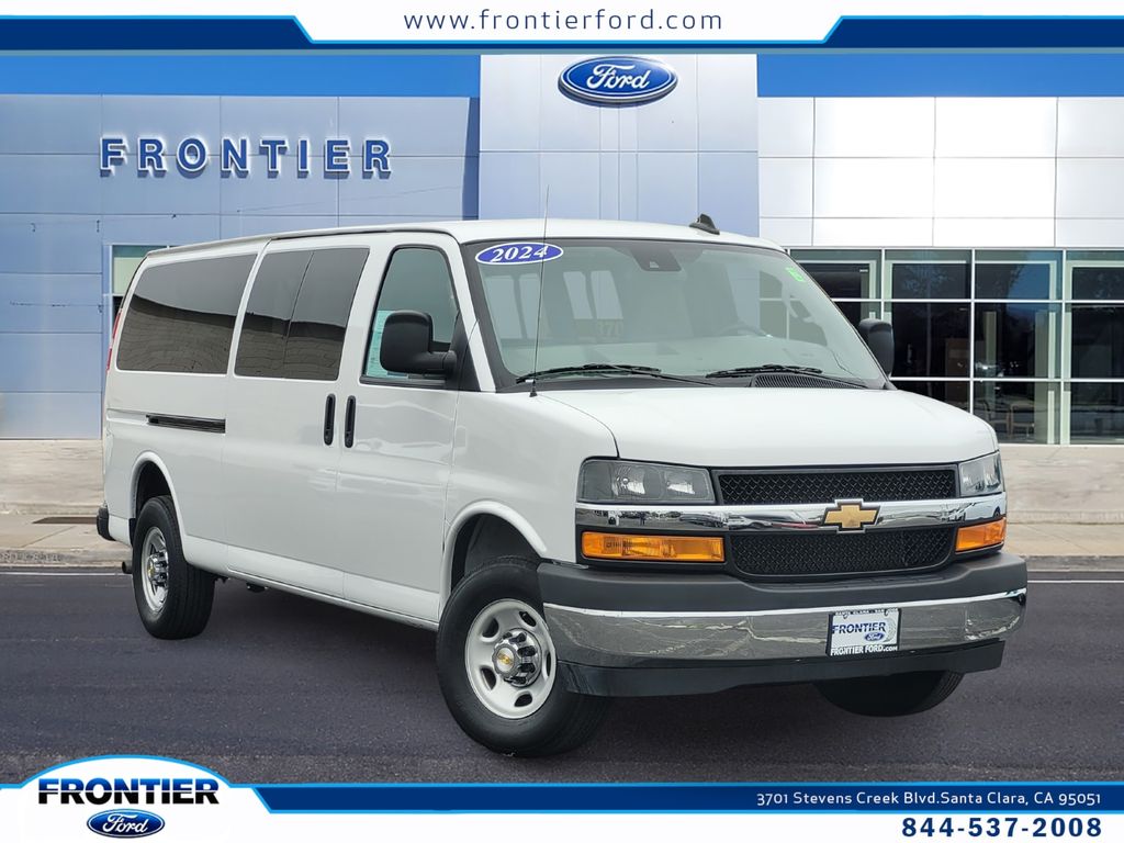 2024 Chevrolet Express 3500 LT Extended's photo