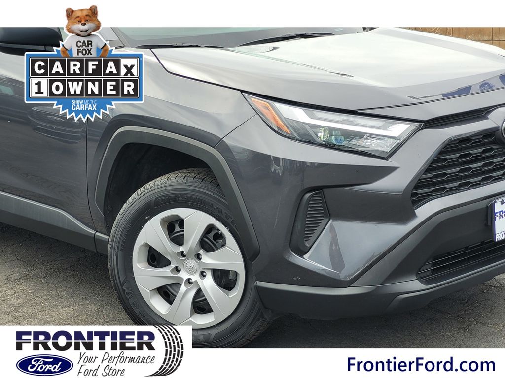 2024 Toyota RAV4 LE photo 4