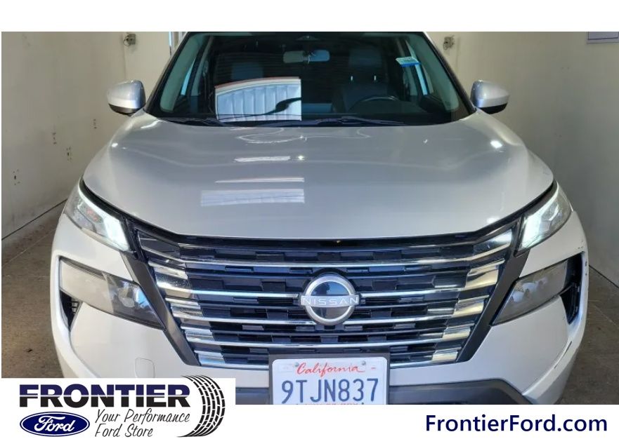 2024 Nissan Rogue SV photo 5