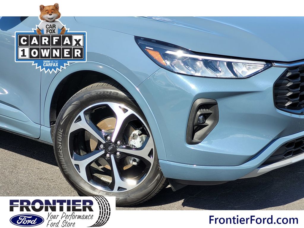 2023 Ford Escape ST-Line Select photo 2