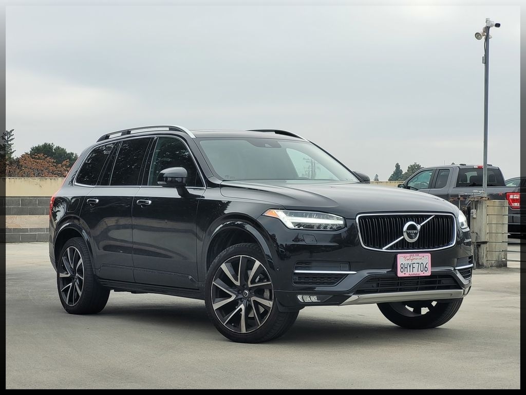 2019 Volvo XC90 Momentum's photo