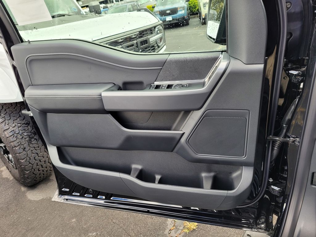 2025 Ford F-150 XLT - Photo 12