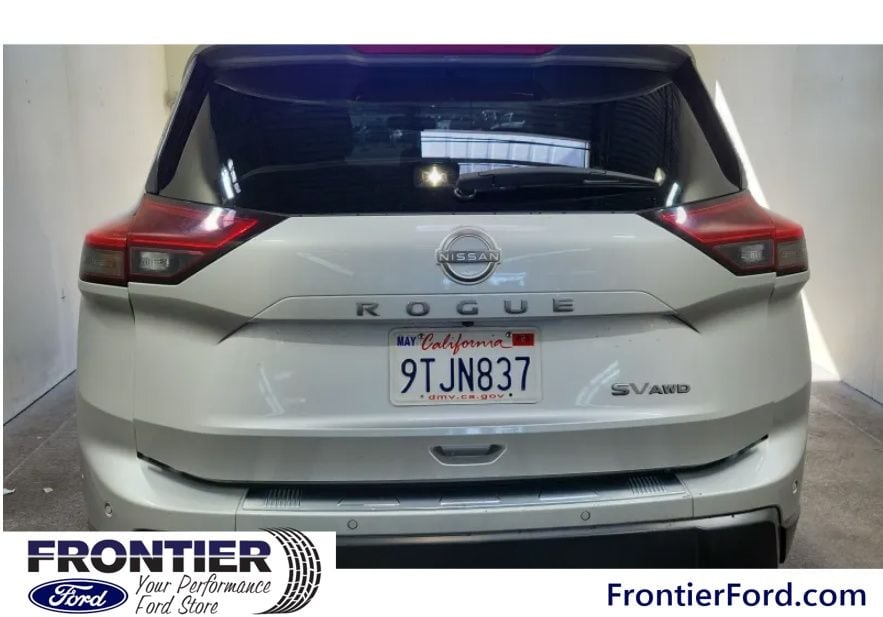 2024 Nissan Rogue SV photo 3
