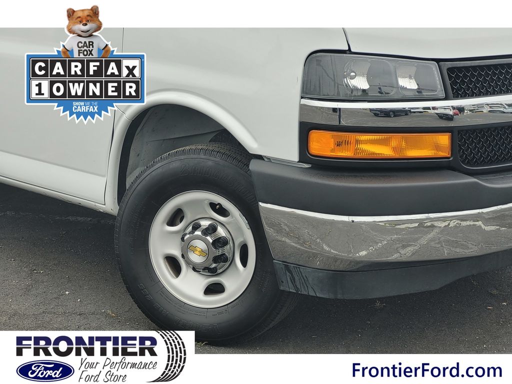 2024 Chevrolet Express Passenger LT - Photo 6