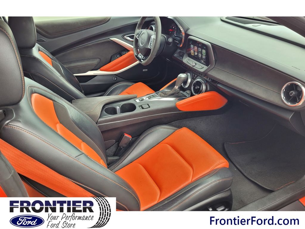 2018 Chevrolet Camaro 2LT 3LT photo 4