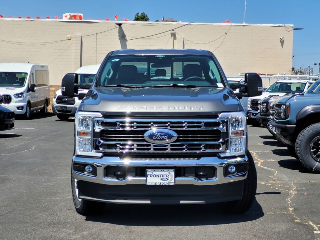 2025 Ford F-250 XLT photo 2
