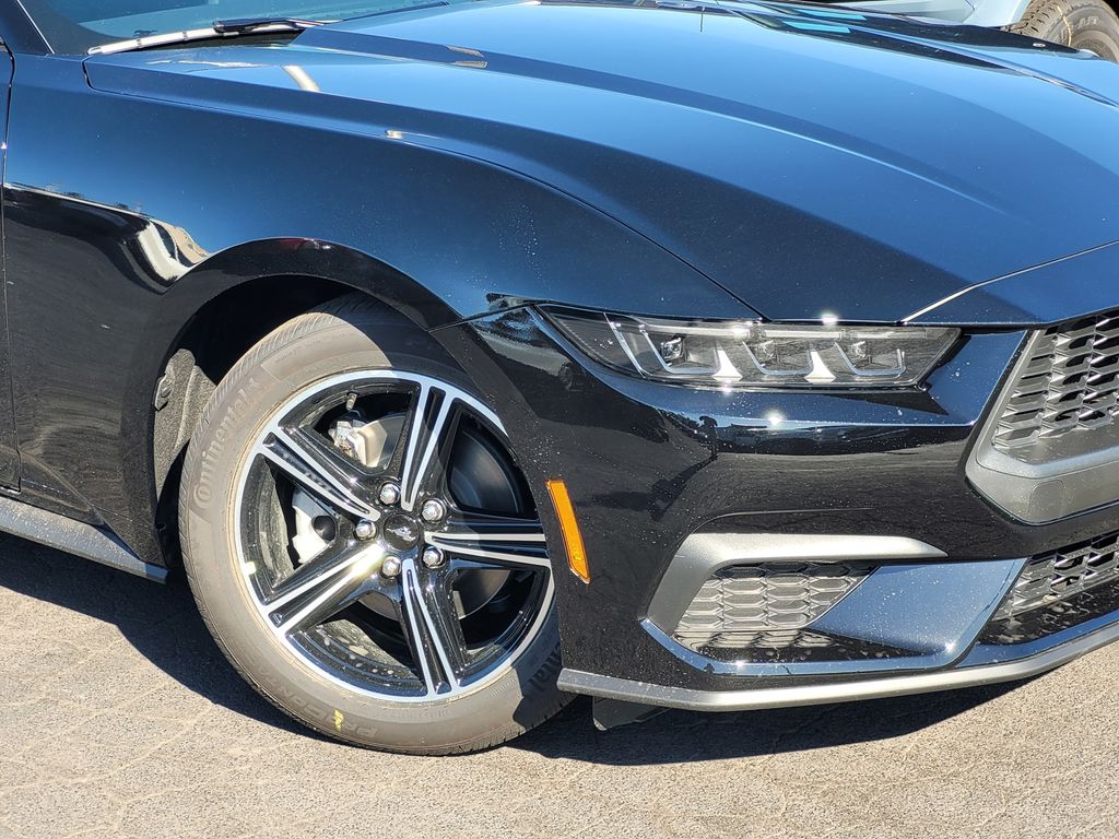 2025 Ford Mustang EcoBoost photo 3