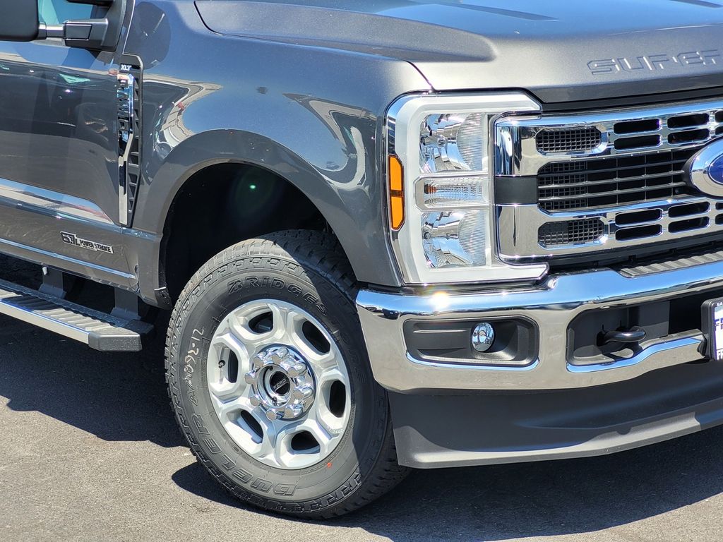2025 Ford F-250 XLT photo 3