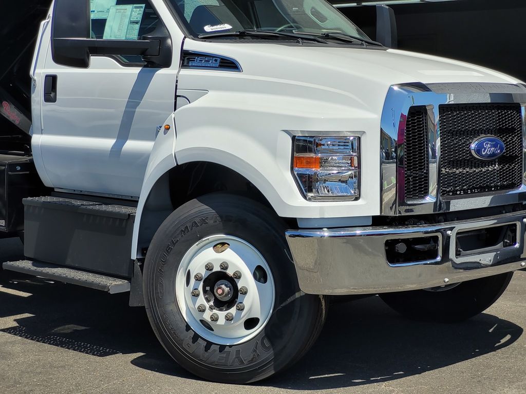 2025 Ford F-650 SuperCab photo 2