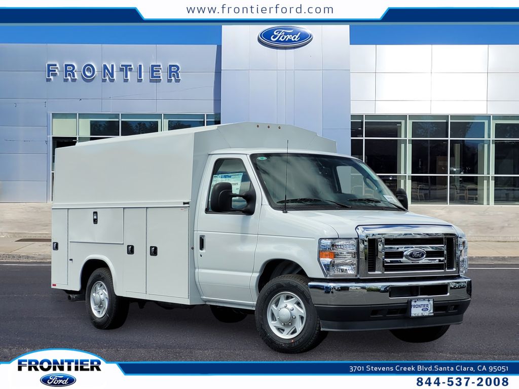 2025 Ford E-Series Cutaway Base's photo