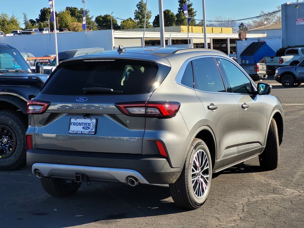 2025 Ford Escape Titanium photo 4