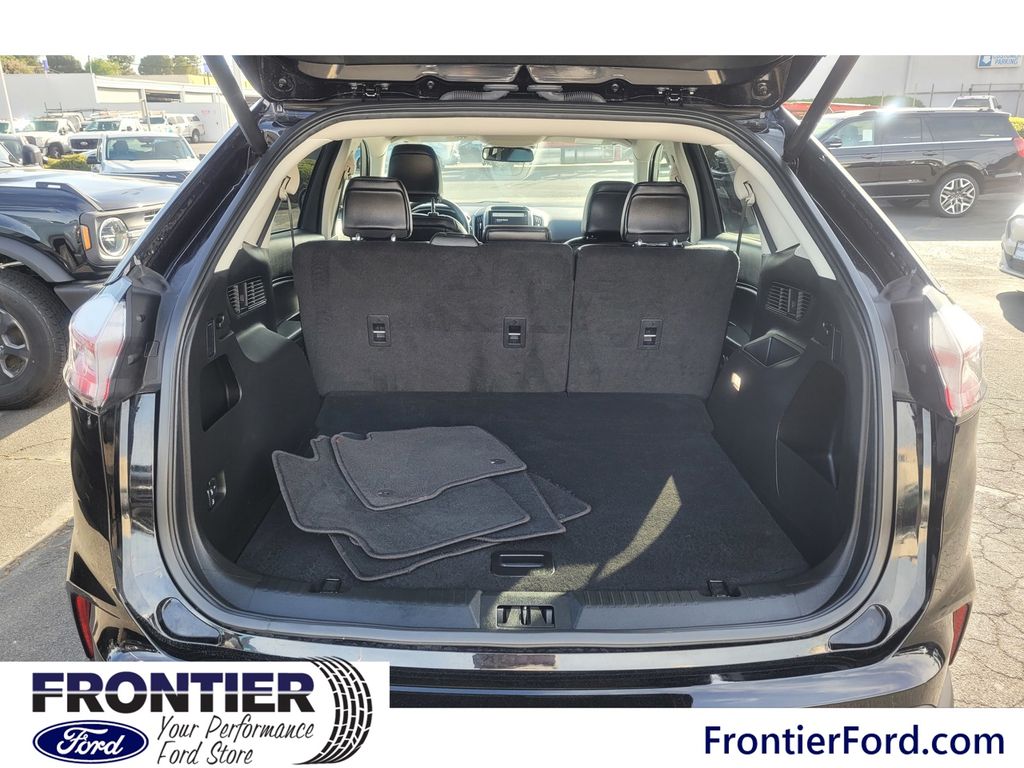 2024 Ford Edge SEL photo 6