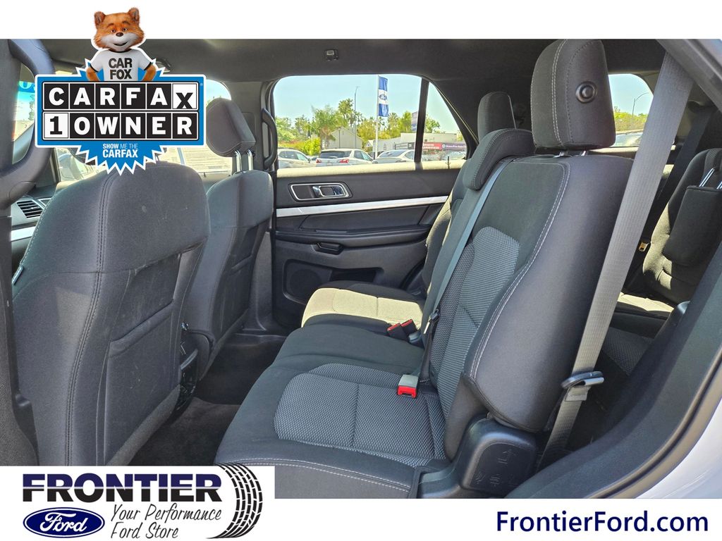 2017 Ford Explorer XLT photo 6