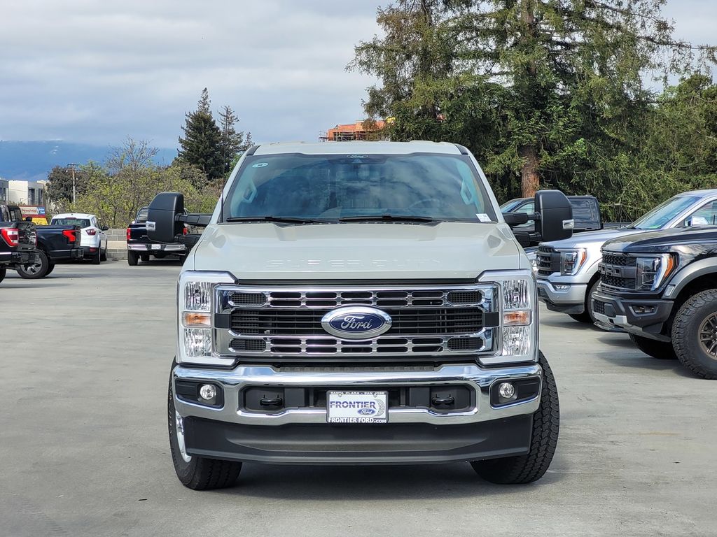 2025 Ford F-250 photo 2