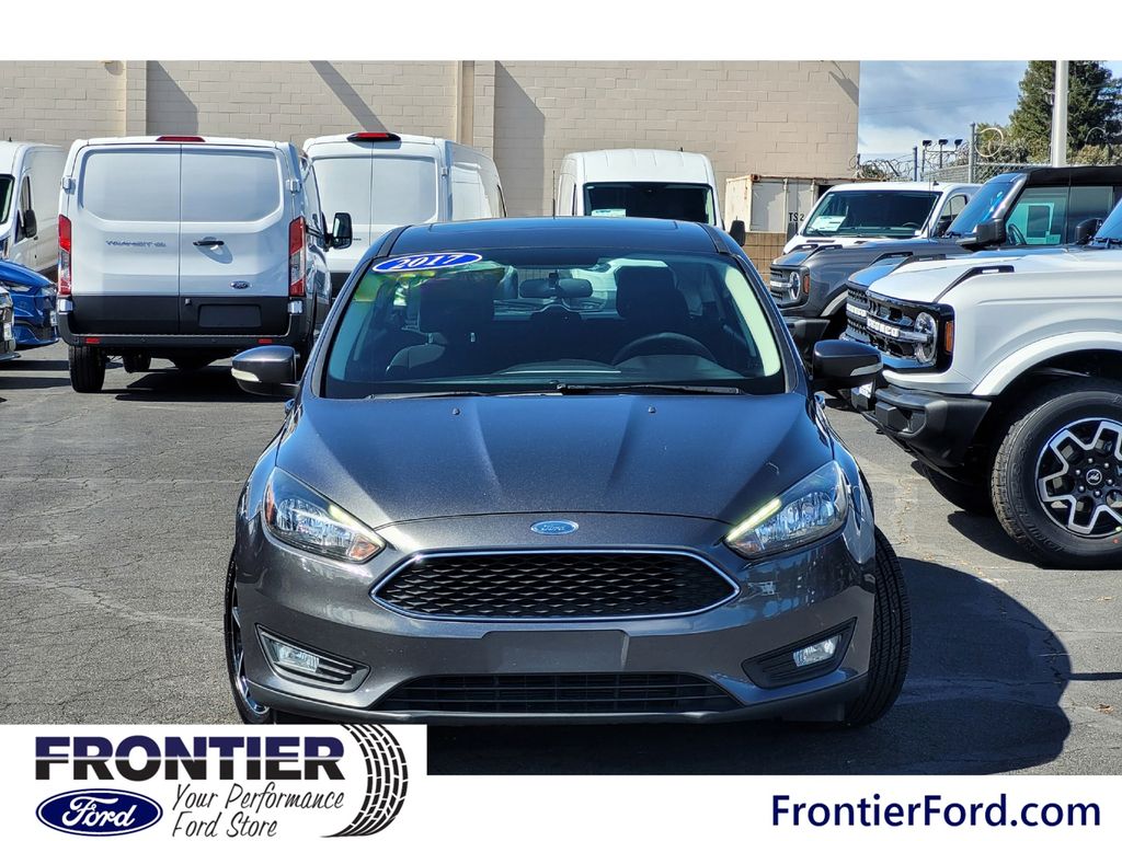 2017 Ford Focus SEL photo 3