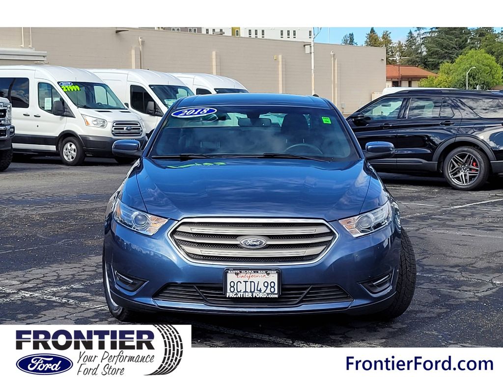 2018 Ford Taurus SEL photo 2
