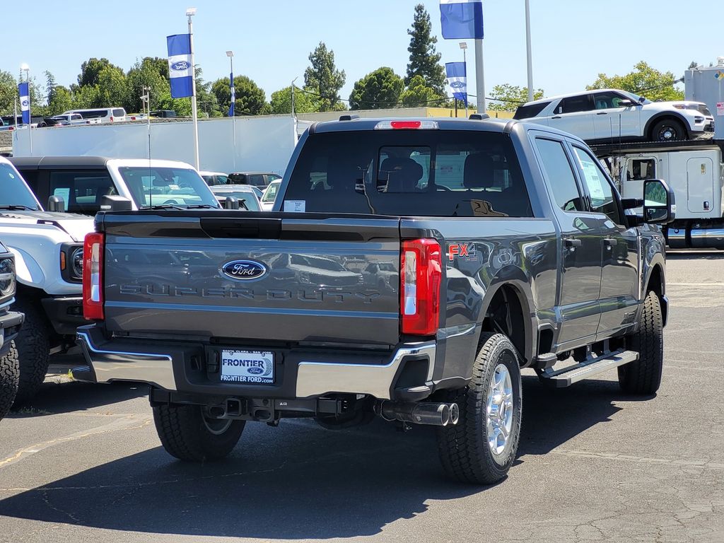 2025 Ford F-250 XLT photo 4