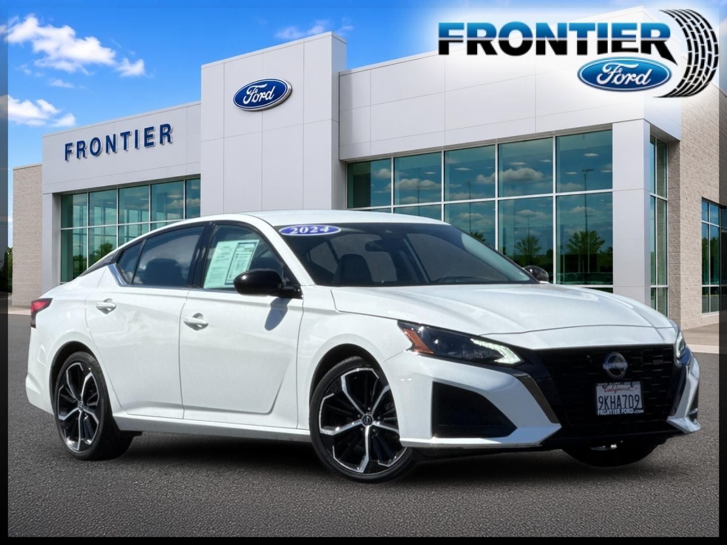 White 2024 Nissan Altima Sedan Front-Wheel Drive Continuously Variable Transmission