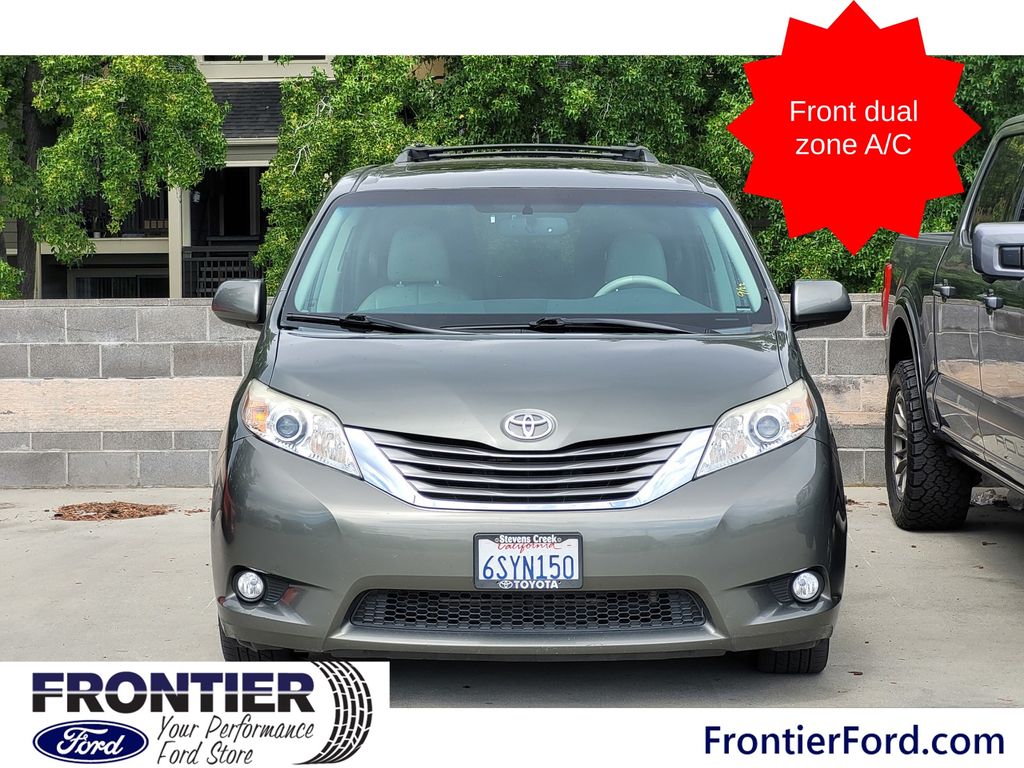 2012 Toyota Sienna XLE photo 3