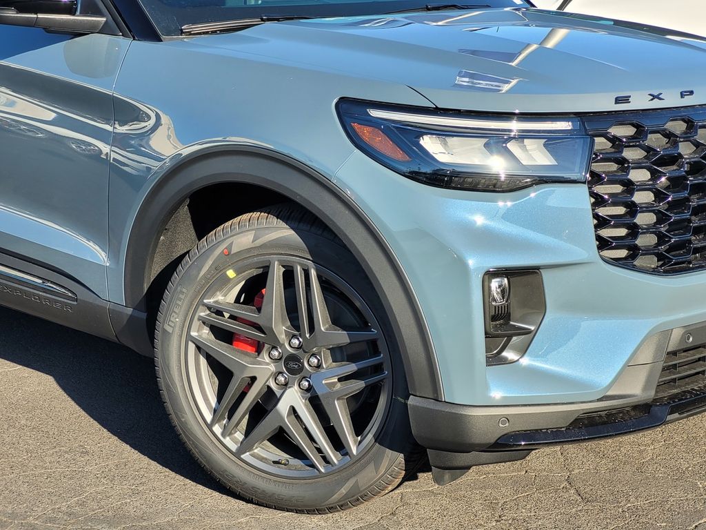2025 Ford Explorer ST photo 2