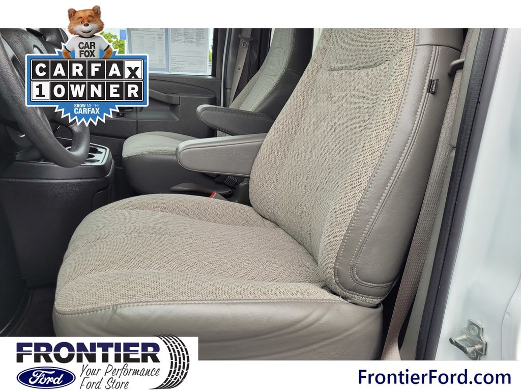 2024 Chevrolet Express Passenger LT - Photo 23