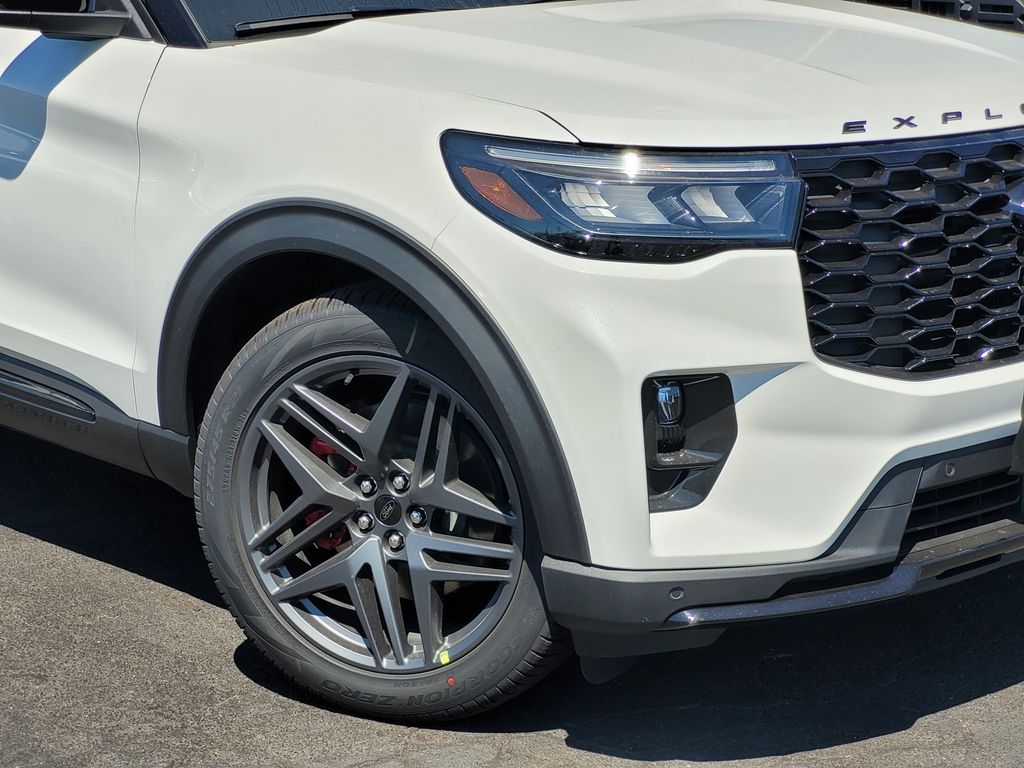2025 Ford Explorer ST photo 2