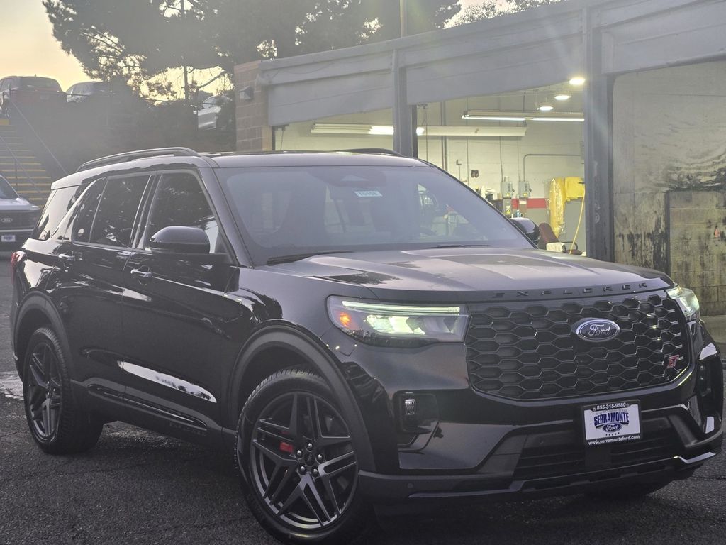 2026 Ford Explorer ST 4WD's photo