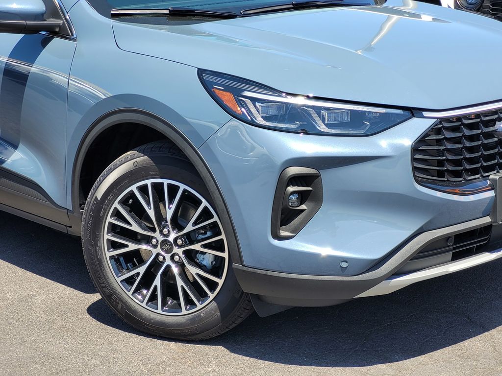 2025 Ford Escape Titanium photo 3