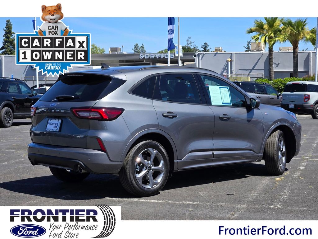 2024 Ford Escape ST-Line photo 4