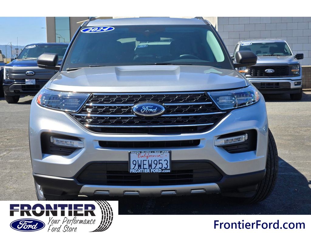 2024 Ford Explorer XLT photo 2