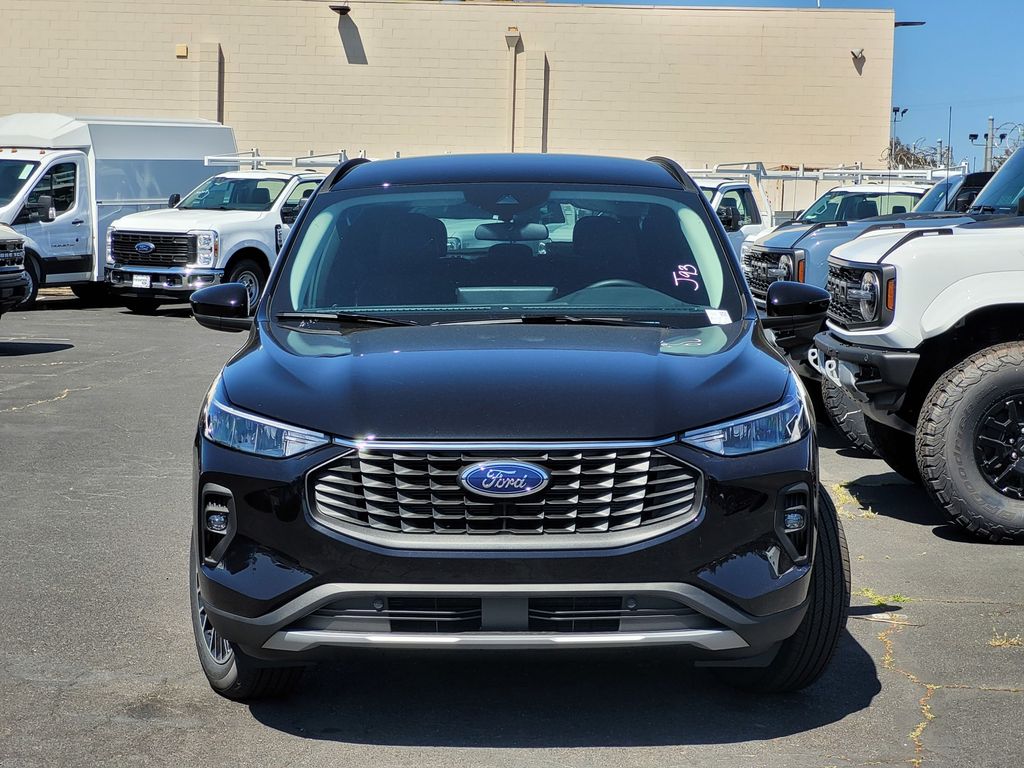 2025 Ford Escape photo 2