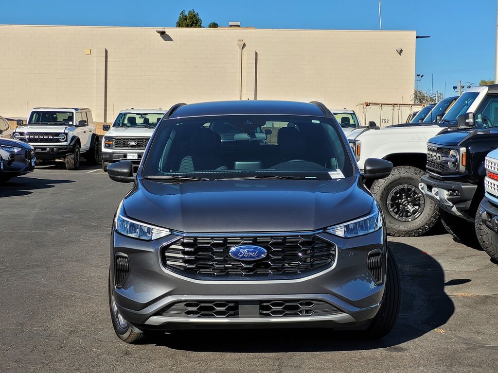 2024 Ford Escape ST-Line photo 2