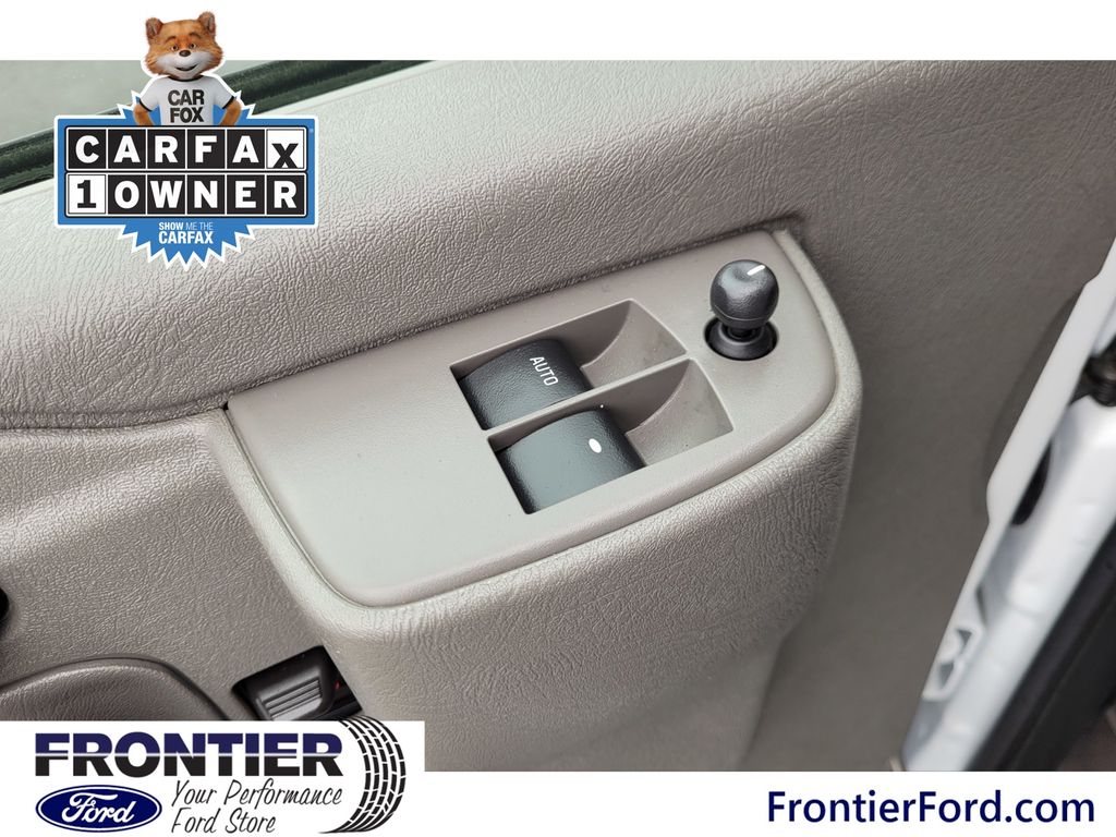 2024 Chevrolet Express Passenger LT - Photo 21