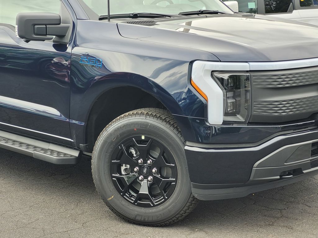 2025 Ford F-150 Lightning XLT photo 2
