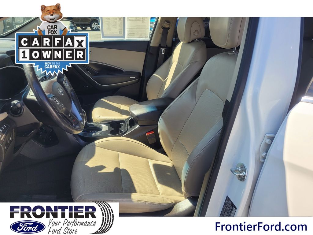 2017 Hyundai Santa Fe SE Ultimate photo 3