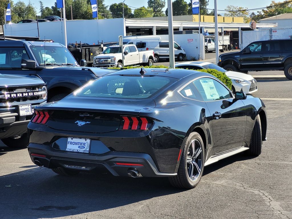 2025 Ford Mustang EcoBoost photo 4