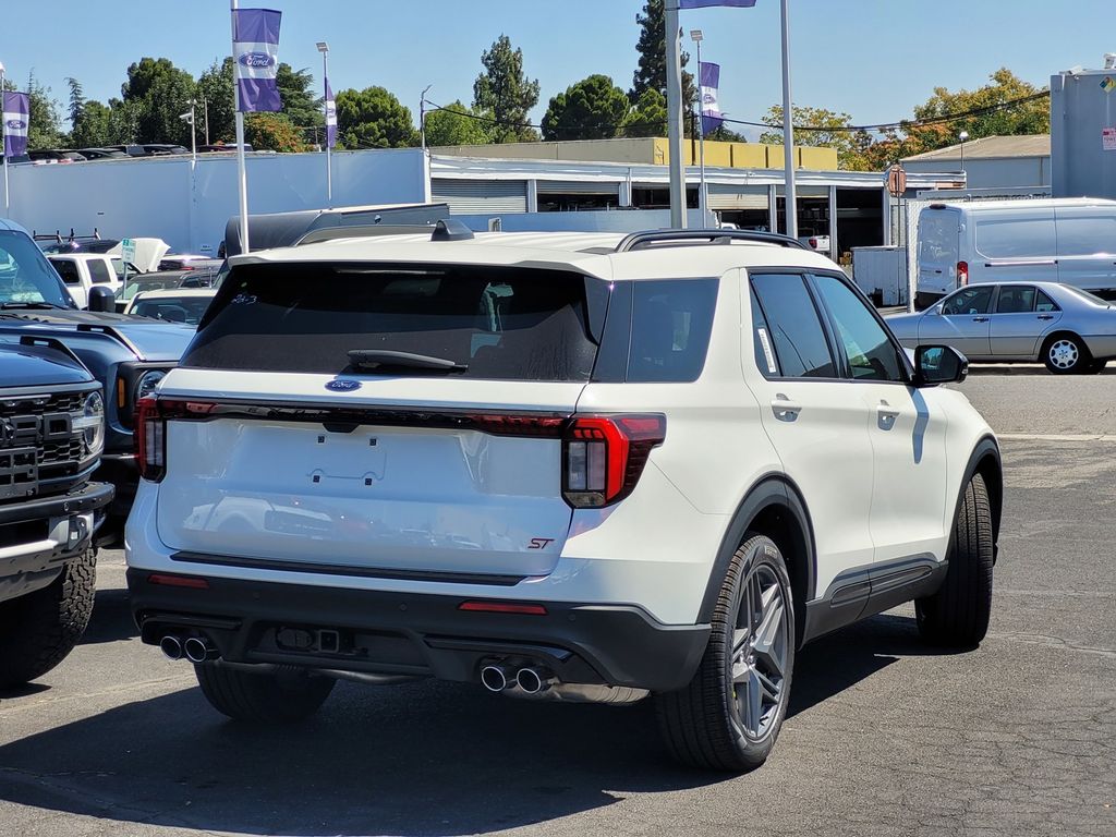 2025 Ford Explorer ST photo 3