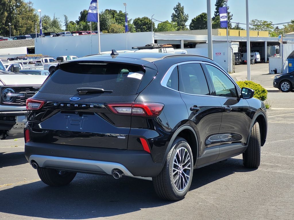 2025 Ford Escape photo 4