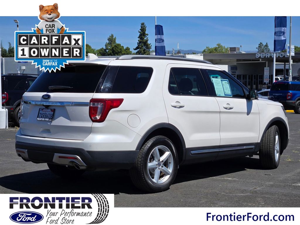2017 Ford Explorer XLT photo 4