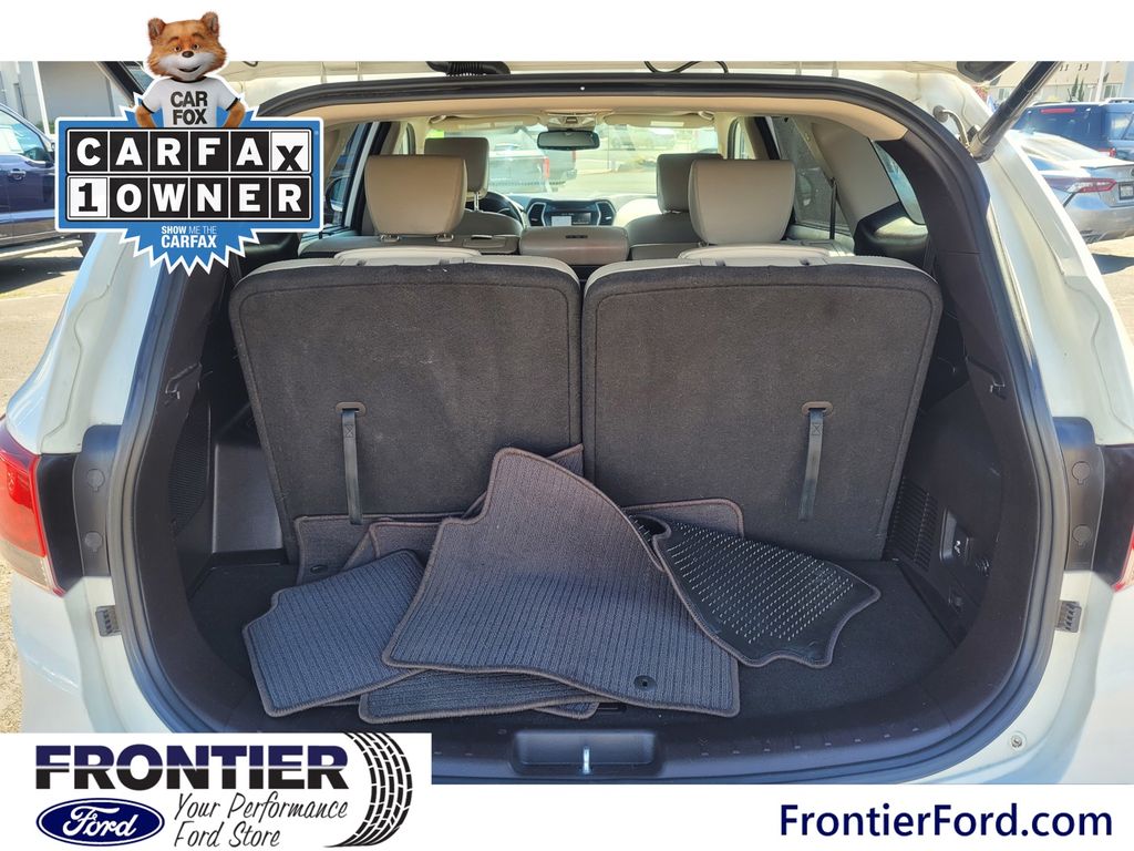 2017 Hyundai Santa Fe SE Ultimate photo 6