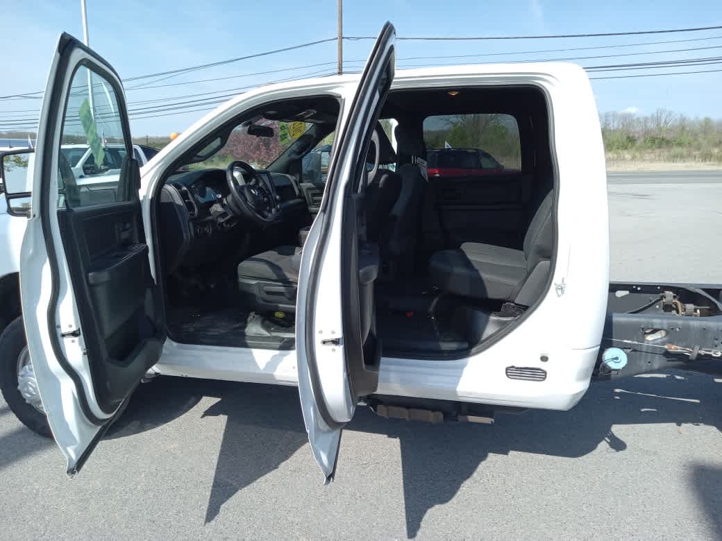 2022 RAM Ram 3500 Chassis Cab Tradesman - Photo 28